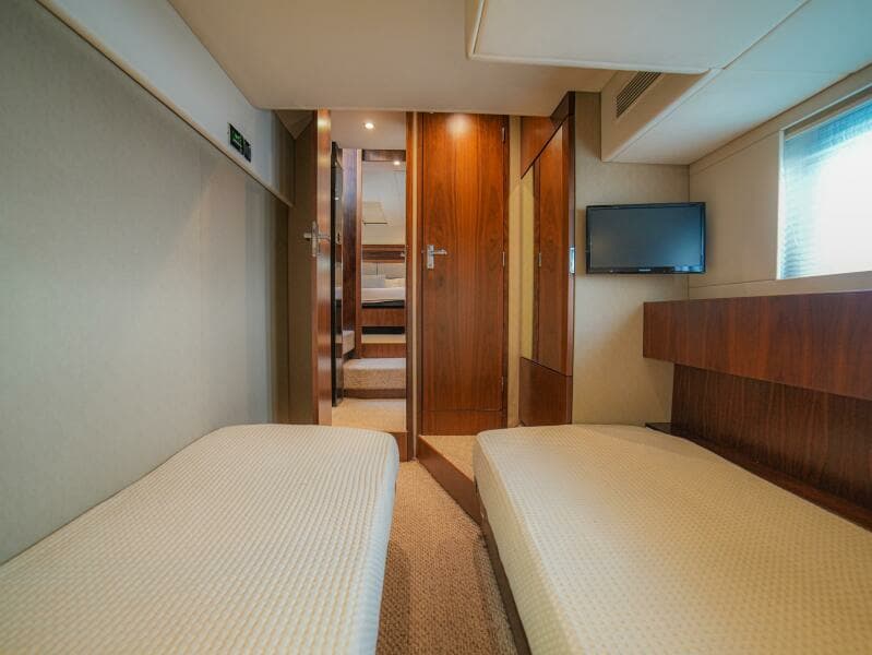 50  Fairline 2014 Cruiser "YOLO"