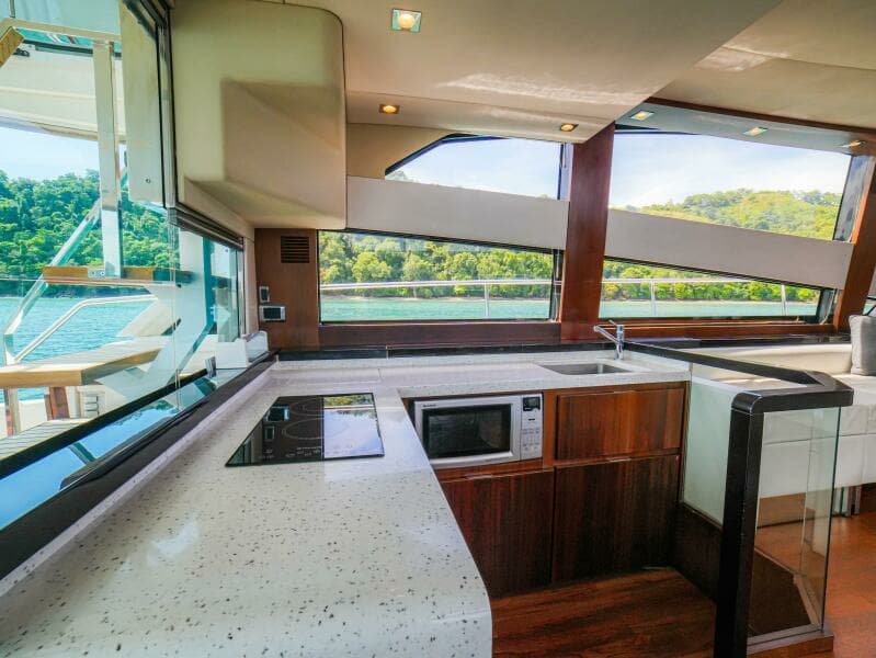 50  Fairline 2014 Cruiser "YOLO" - Galley