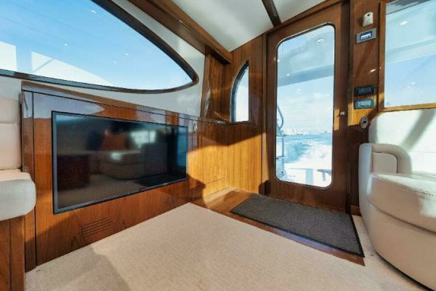 54' Hatteras GT54 - Salon 