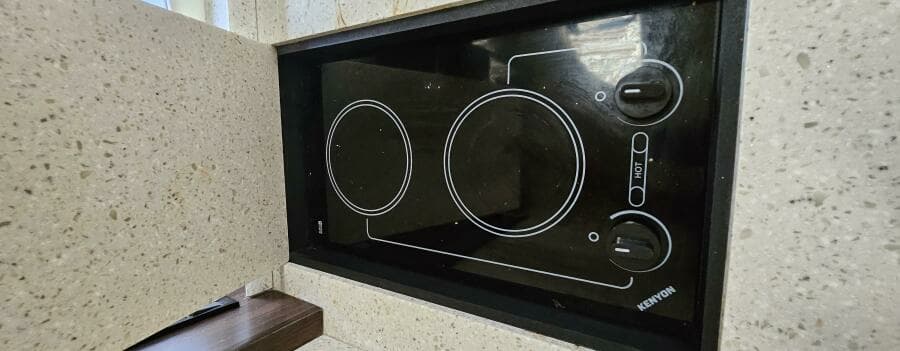 2018 Regal 33 XO Express Cruiser Outboard