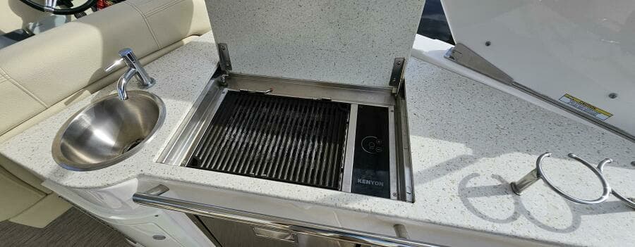 2018 Regal 33 XO Express Cruiser Outboard