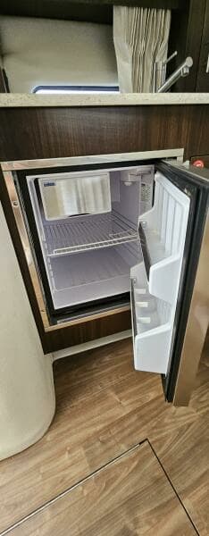 2018 Regal 33 XO Express Cruiser Outboard