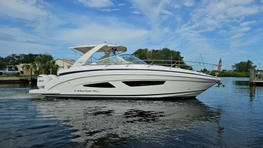 2018 Regal 33 XO Express Cruiser Outboard