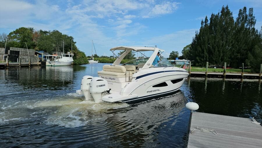 2018 Regal 33 XO Express Cruiser Outboard