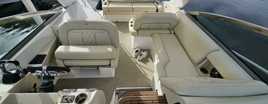 2018 Regal 33 XO Express Cruiser Outboard