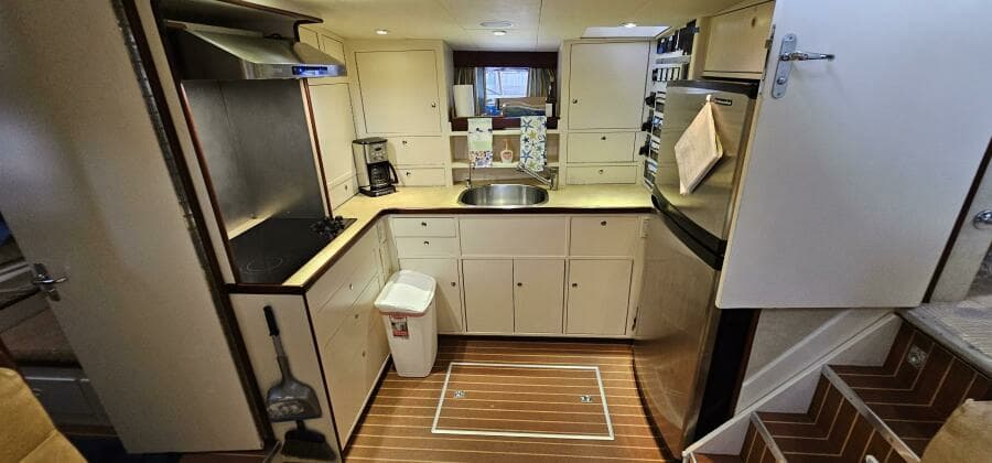 1969 Derecktor Hunt Motor Yacht