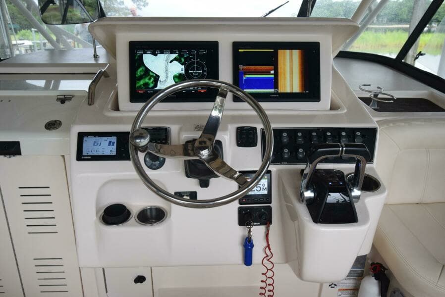 2016 Grady-White Express 330