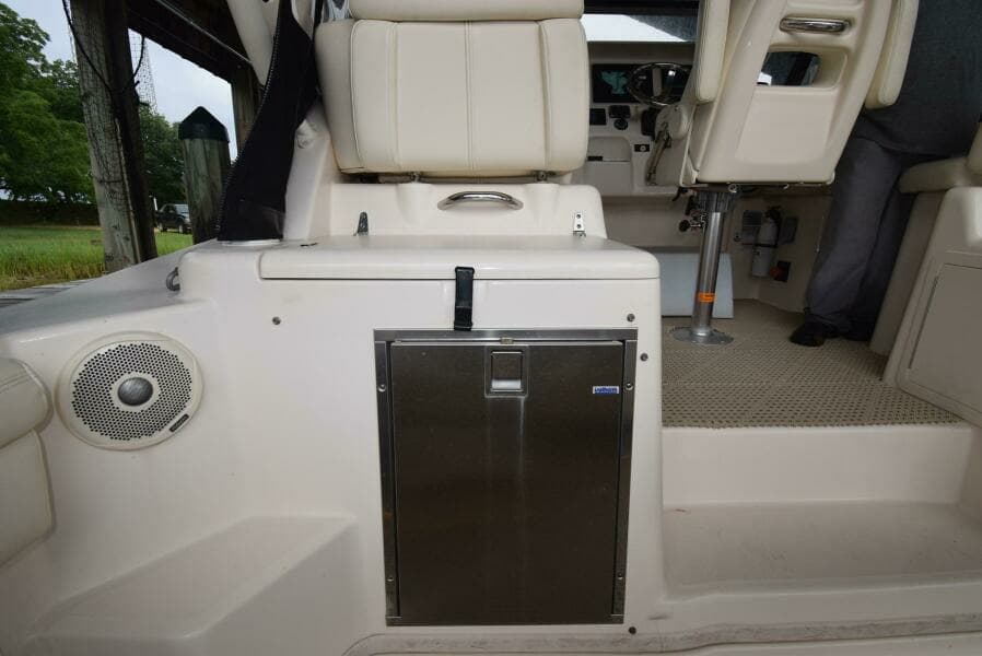 2016 Grady-White Express 330