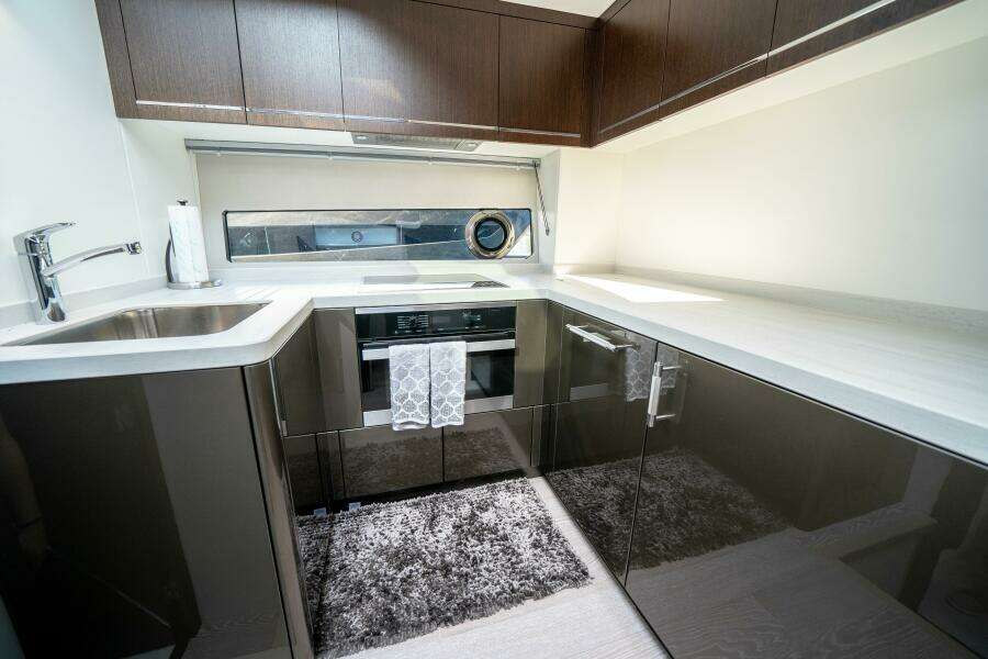 2022 Sunseeker 60 Predator EVO