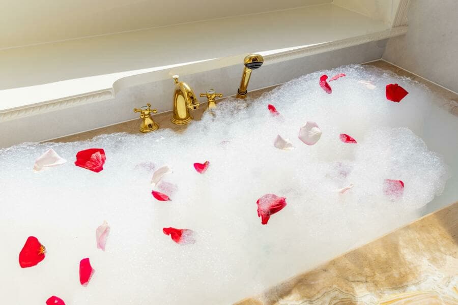 Main Deck Master Ensuite Tub