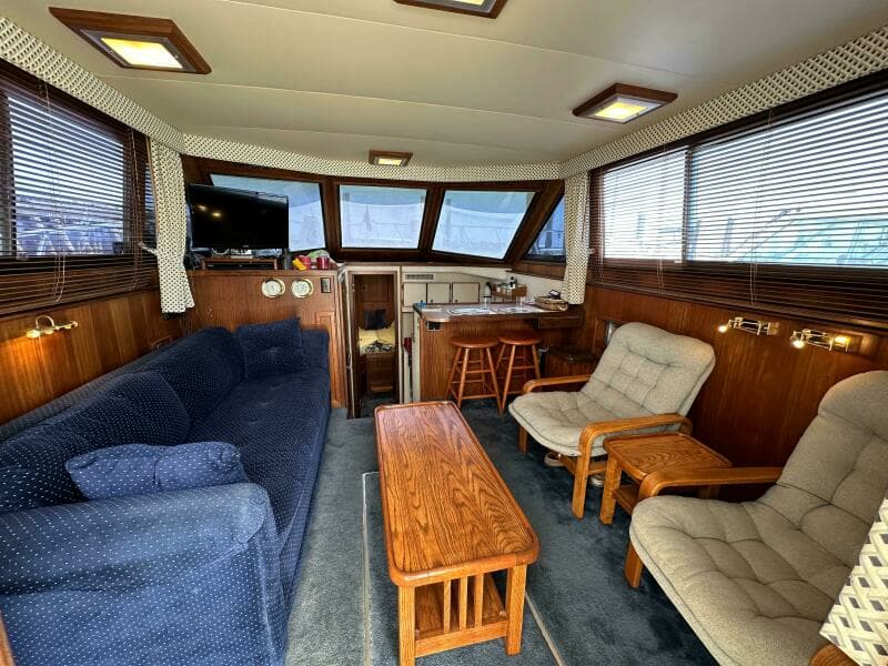 1985 Hatteras 36 Convertible