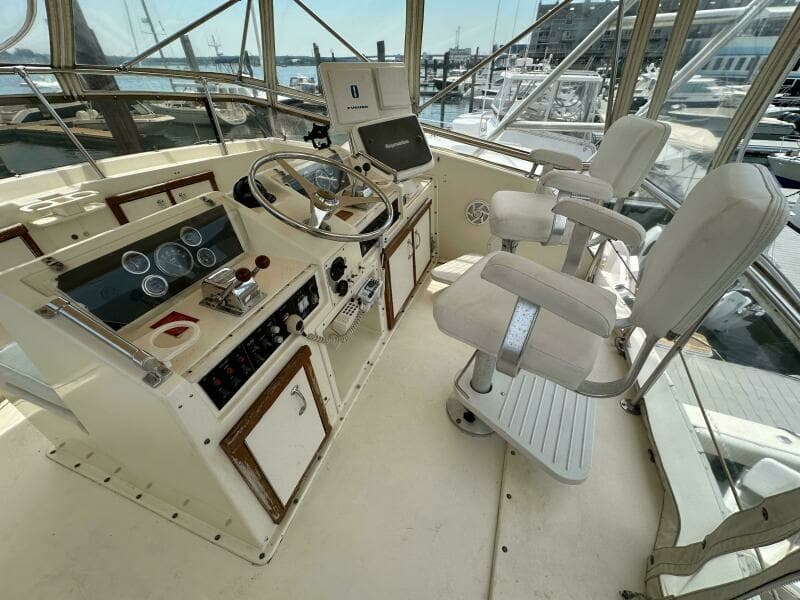 1985 Hatteras 36 Convertible