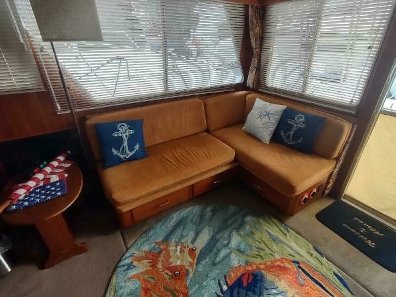 1988 Tollycraft 34 Sport Sedan