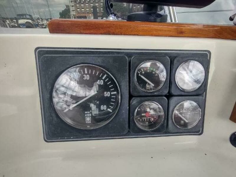 1988 Tollycraft 34 Sport Sedan