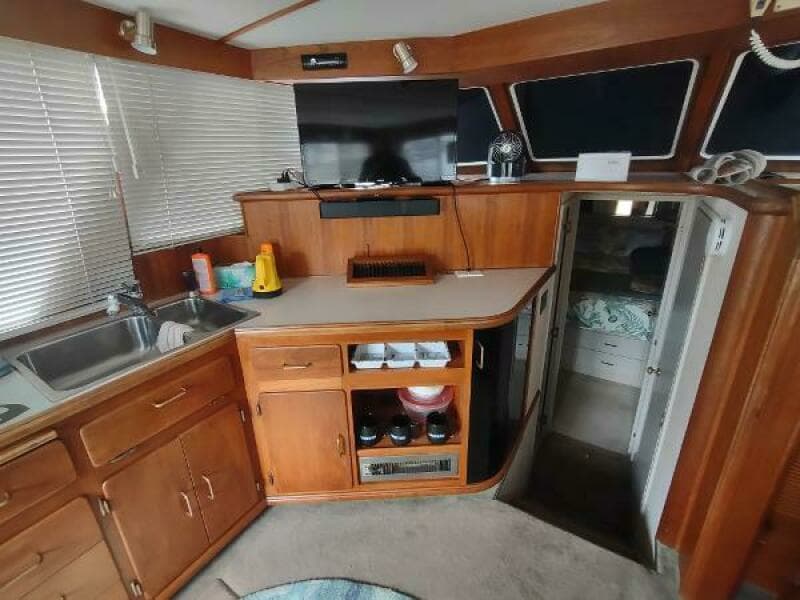 1988 Tollycraft 34 Sport Sedan