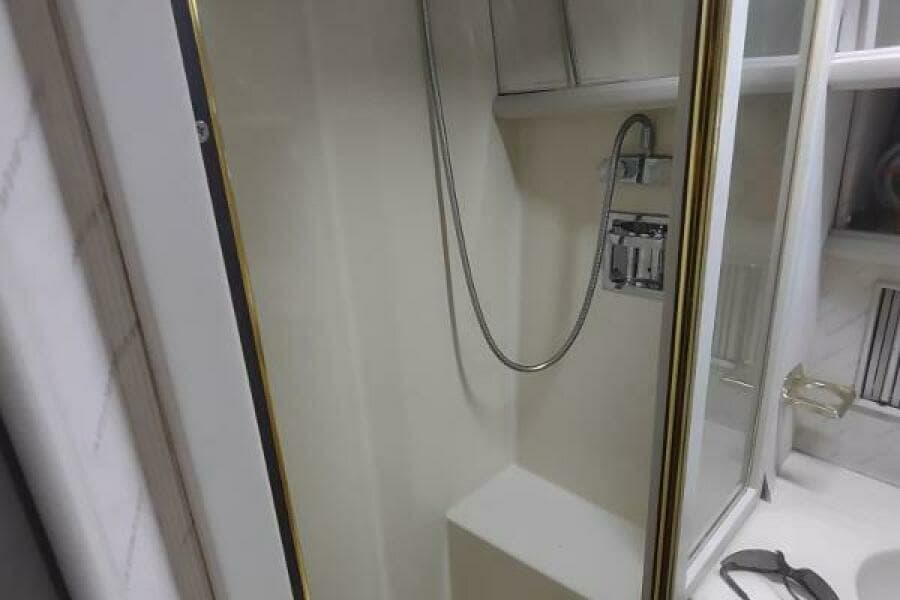 1988 Tollycraft 34 Sport Sedan