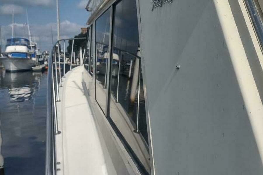 1988 Tollycraft 34 Sport Sedan