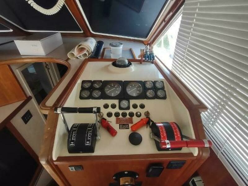 1988 Tollycraft 34 Sport Sedan