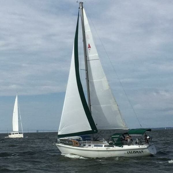 34' Catalina underway1