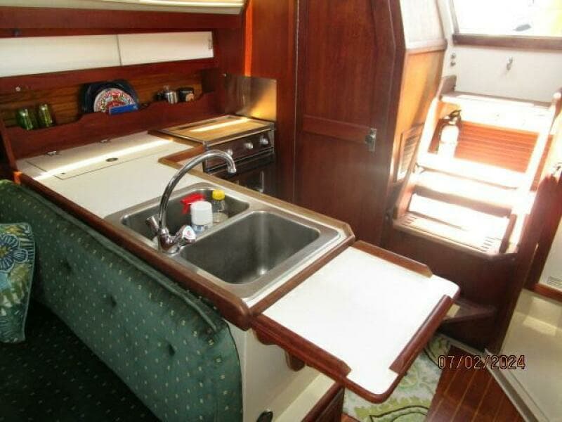 34' Catalina galley2