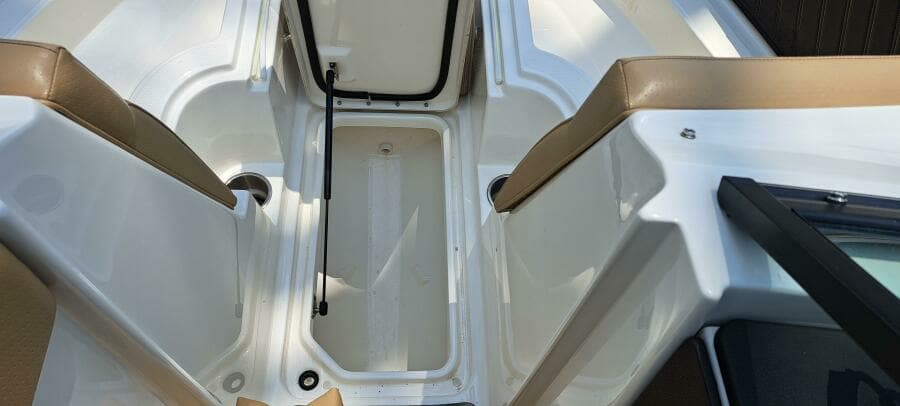 2019 Sea Ray SPX 230 OB