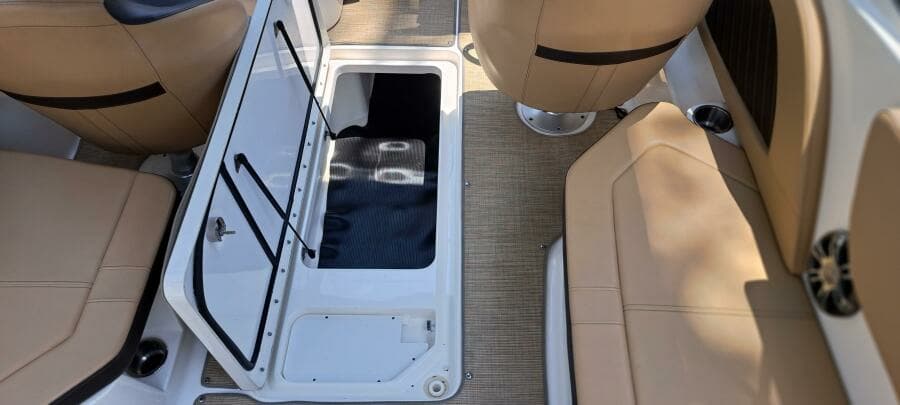 2019 Sea Ray SPX 230 OB