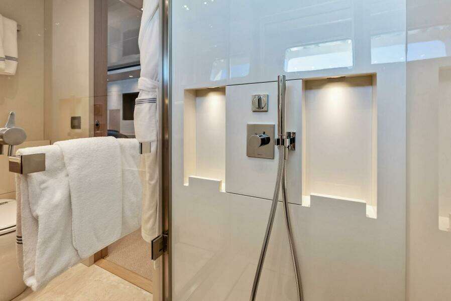 Forward Port Guest Stateroom Shower
