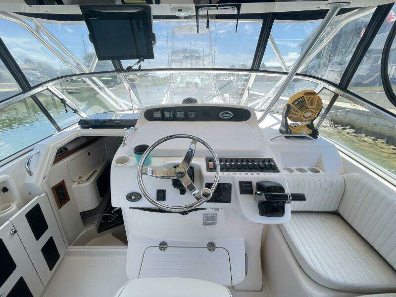 2005 Grady-White 330 Express