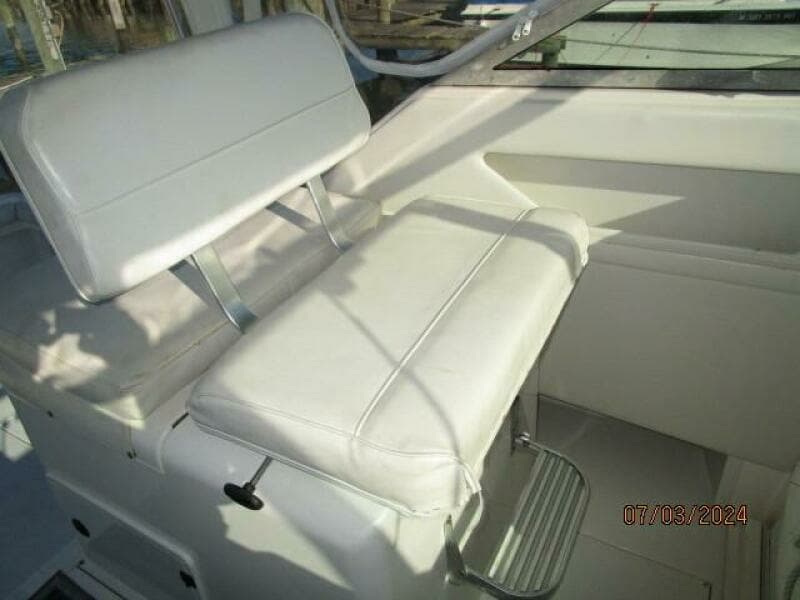 33' Wellcraft mate benchseat