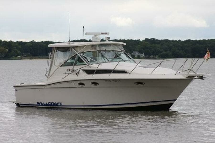 33' Wellcraft starboard forward profile1