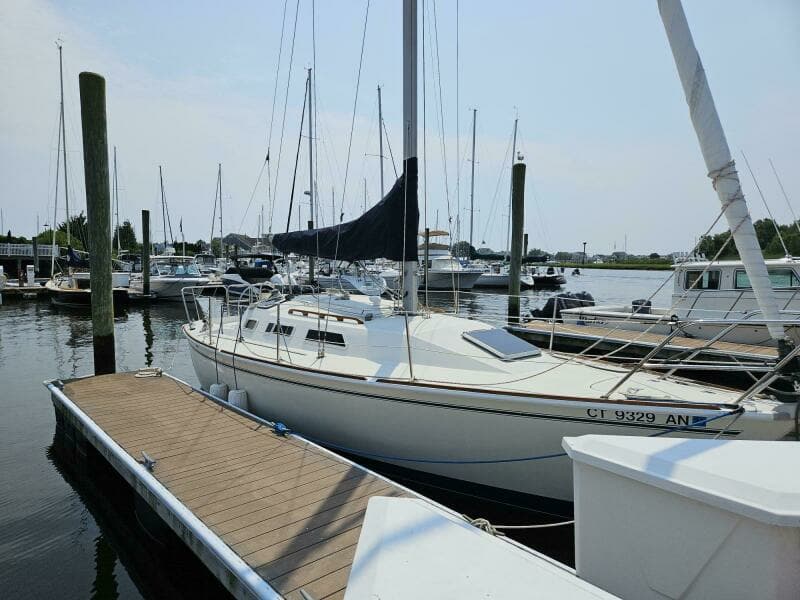 1986 Pearson Auxiliary Sloop