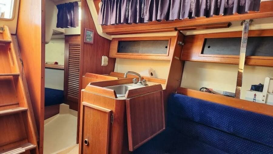 1986 Pearson Auxiliary Sloop