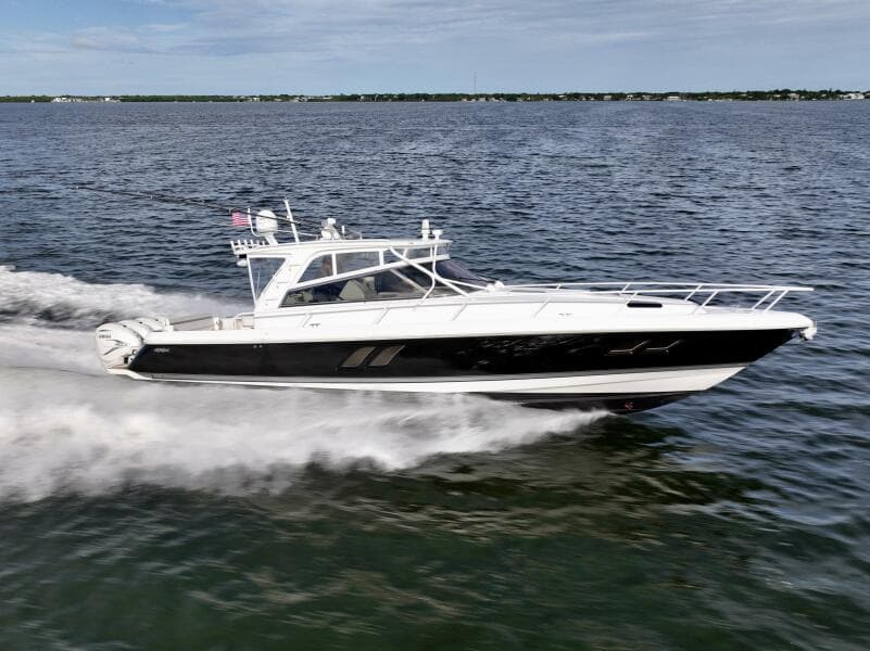 2019 Intrepid 475 Sport Yacht