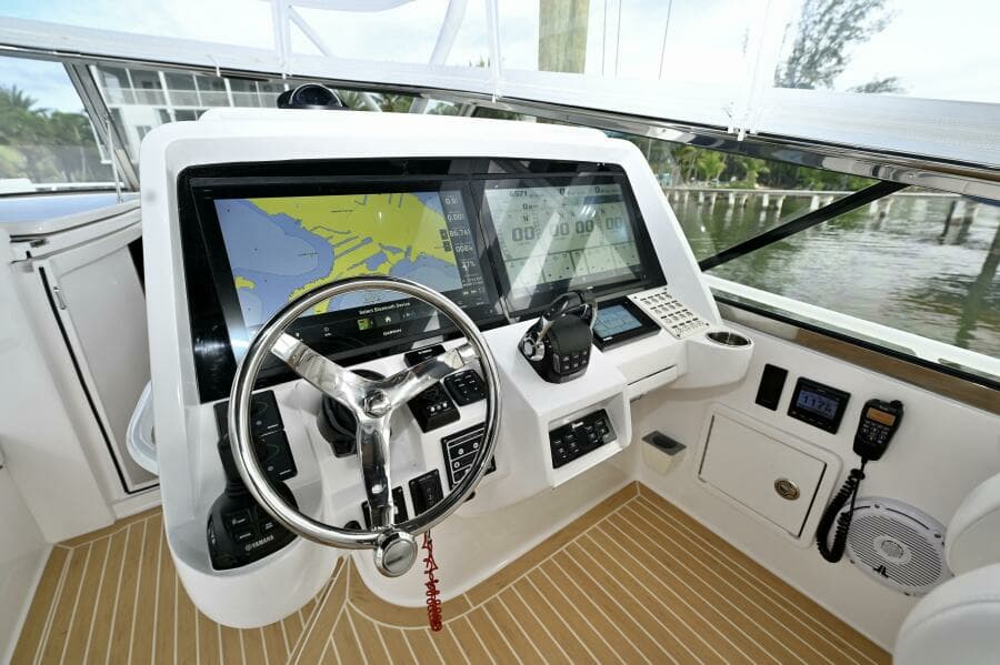 2019 Intrepid 475 Sport Yacht