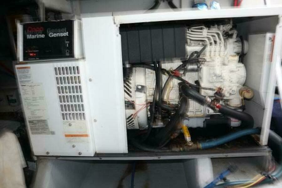 43 Meridian Sedan 411 - 