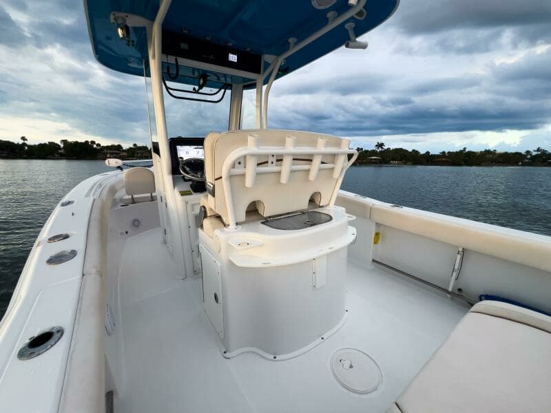 Sea Hunt 25 Gamefish - Livewell