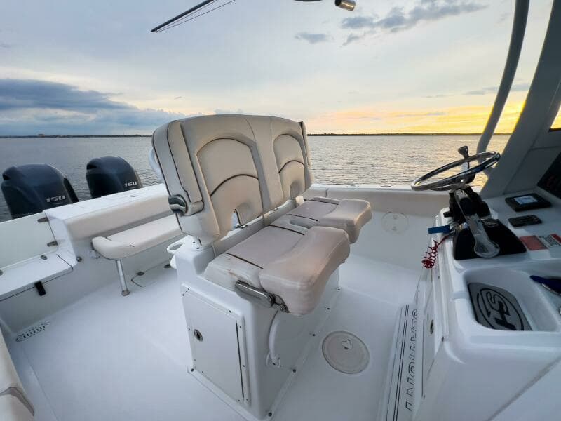 Sea Hunt 25 Gamefish - Helm Seats