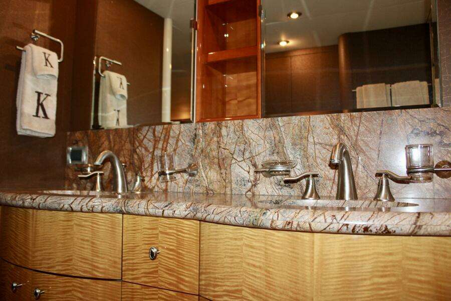 2007 Lazzara 74 Motor Yacht Kathleen