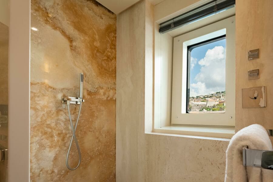 Loon 221' Lower Deck Port Fwd. Guest Ensuite