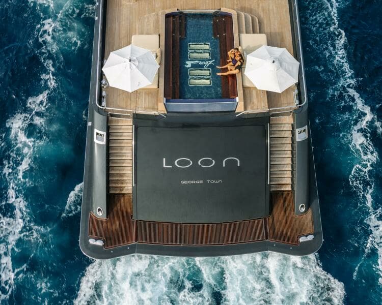 Loon 221' Transom