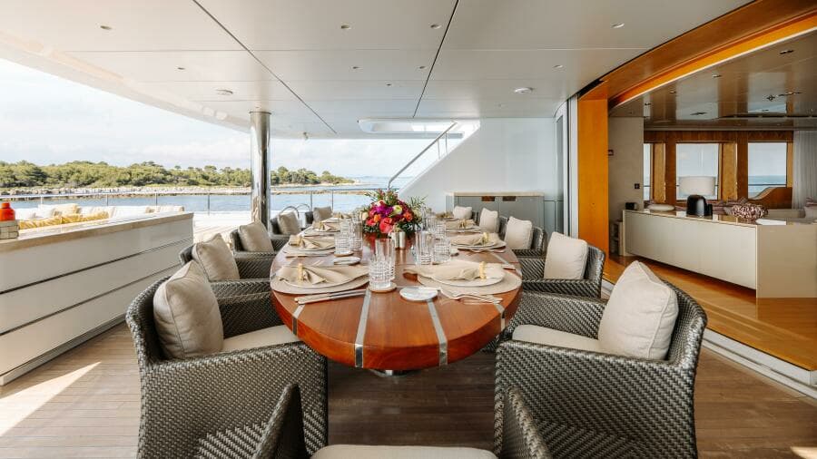 Loon 221' Bridge Deck Exterior Dining