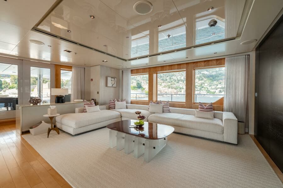 Loon 221' Skylounge Deck Salon