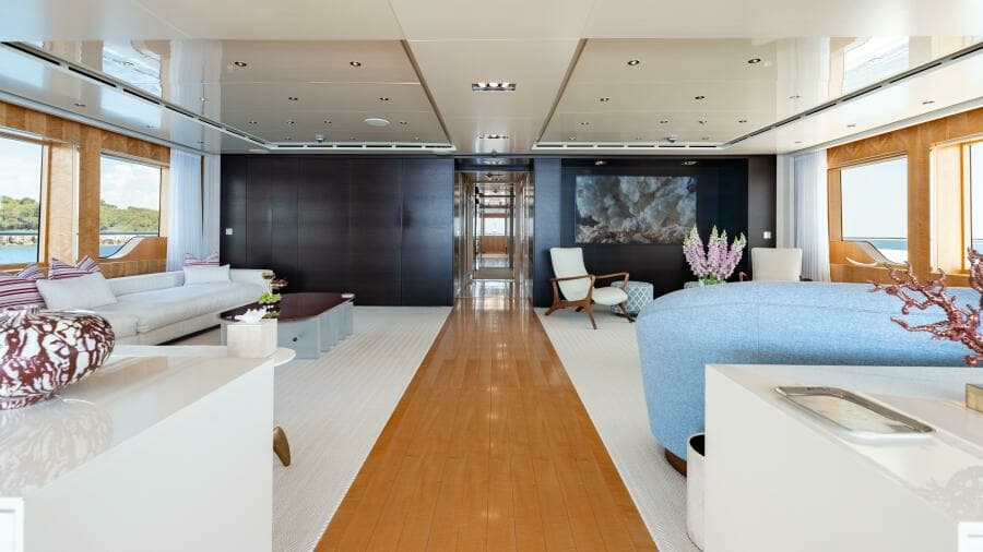 Loon 221' Skylounge Deck Salon