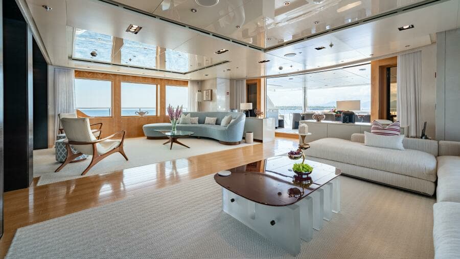 Loon 221' Skylounge Deck Salon