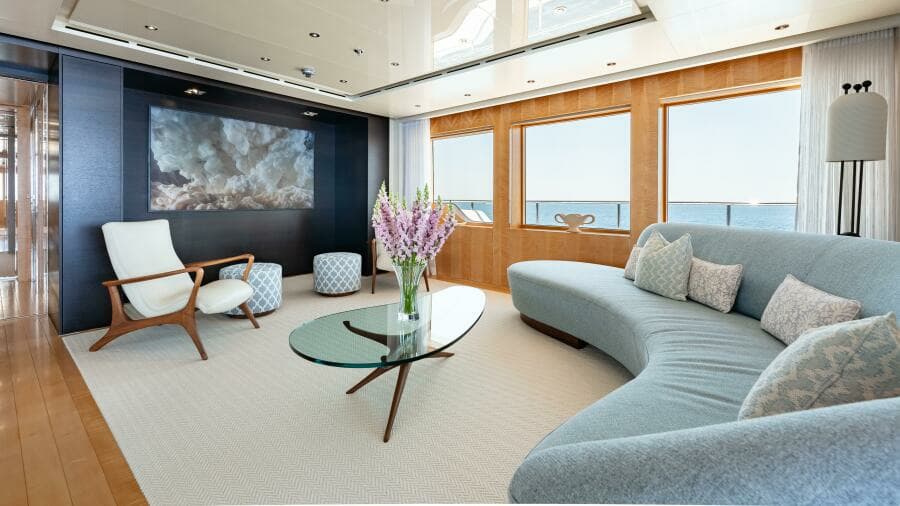 Loon 221'  Skylounge Deck Salon