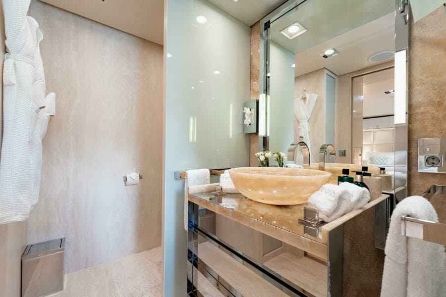 Loon 221'  Lower Deck Port Fwd. Guest Ensuite