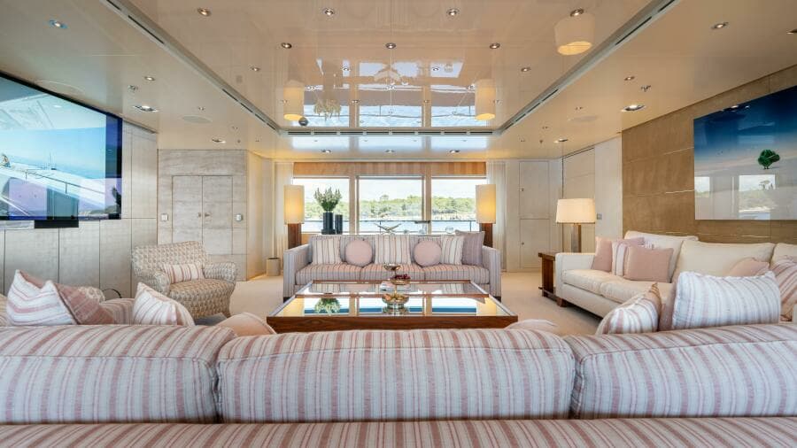 Loon 221' Main Deck Salon