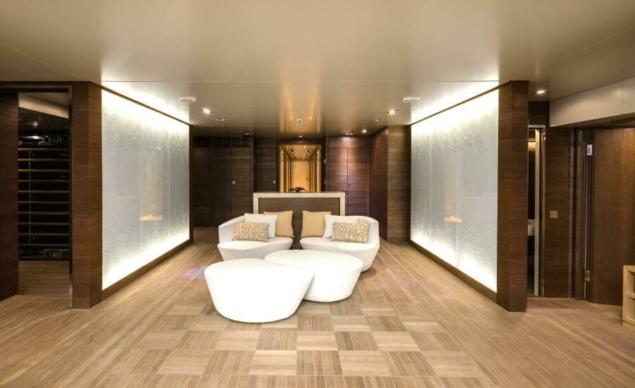 Loon 221' Lower Deck Beach Club Forward View