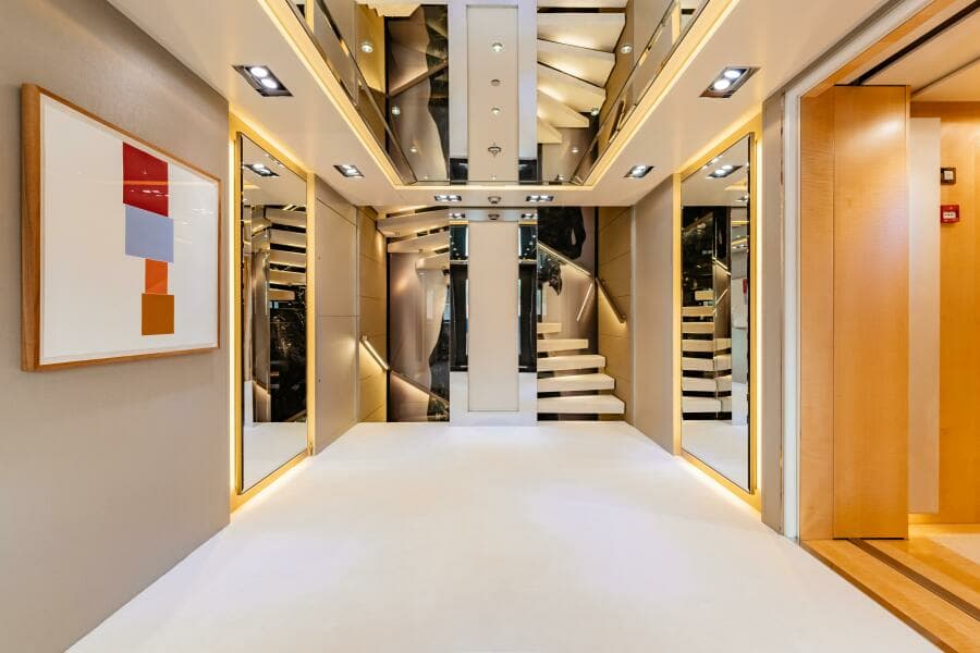 Loon 221' Main Deck Foyer