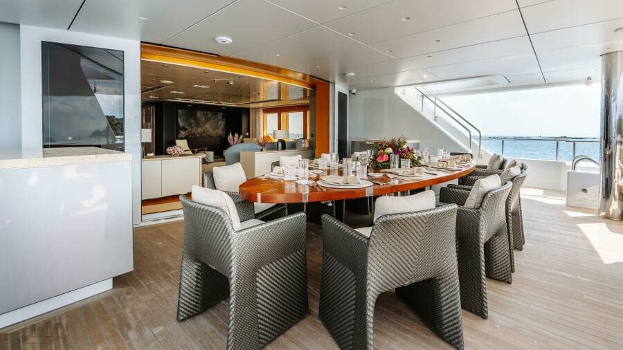 Loon 221' Bridge Deck Exterior Dining